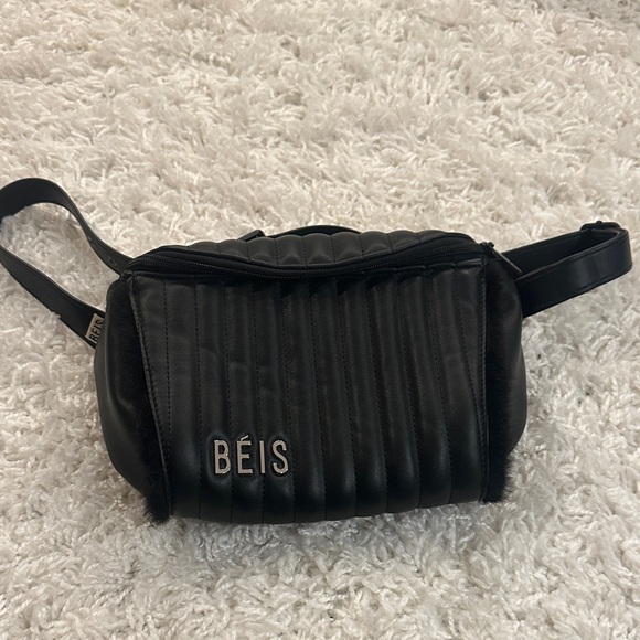 BEIS Handbags - BEIS Black Quilted Crossbody Bag